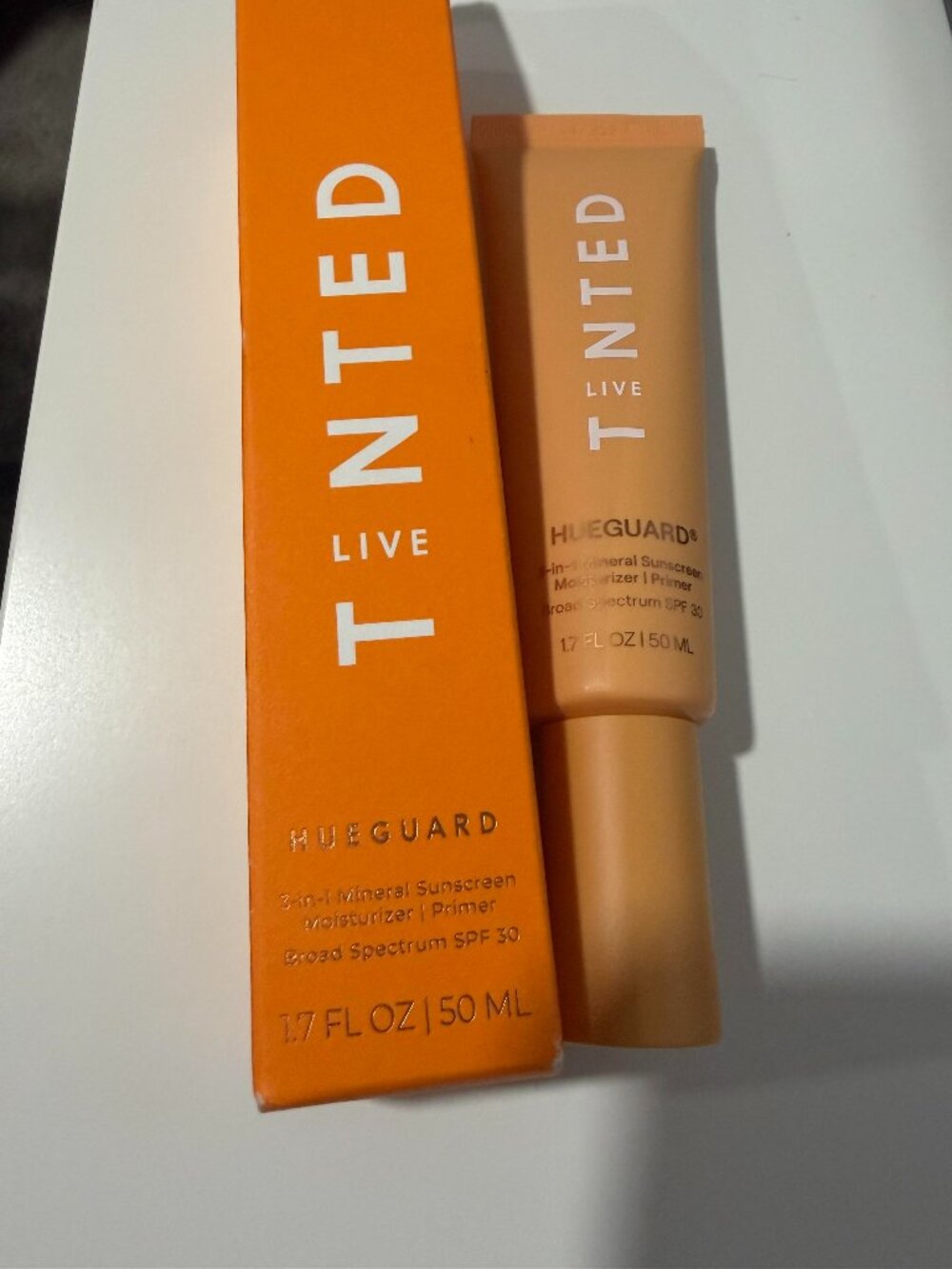 Live Tinted HUEGUARD 3-in-1 Mineral Sunscreen, Moisturizer & Primer SPF 30 – 1.7